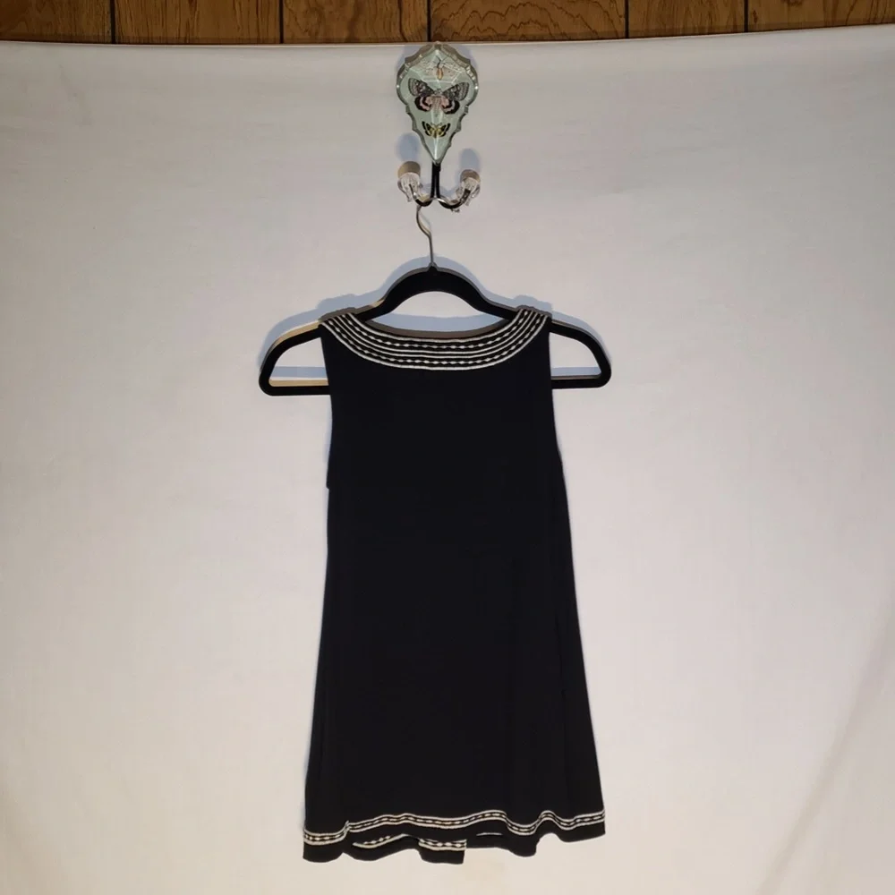 *Fylo* Embroidered black tank, small - Picture 2 of 7